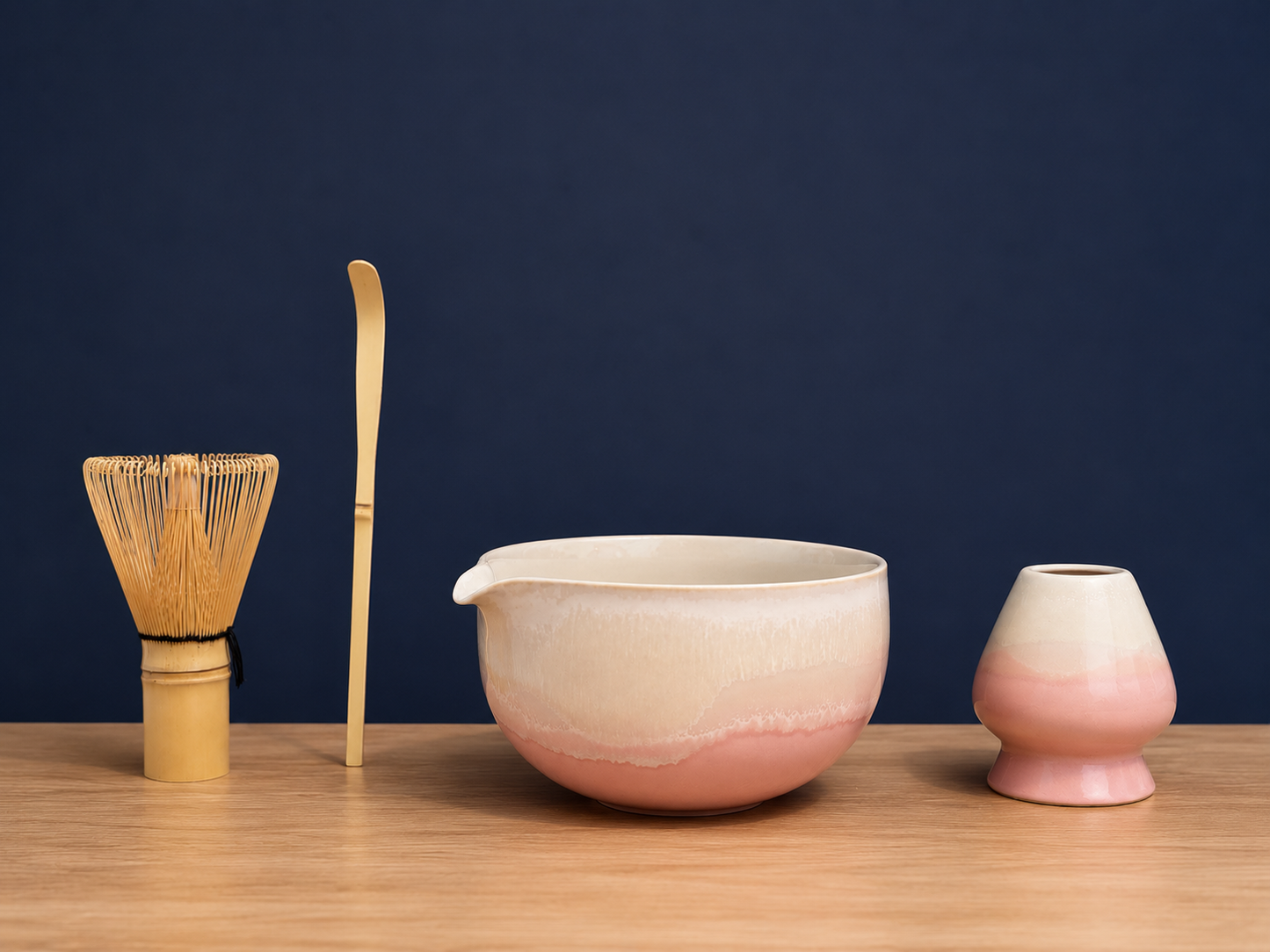 Matcha-Set A «Morgenrosa» - 4 Teile Schale, Besen, Löffel & Halter